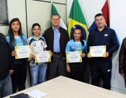 Equipe Campeã Sub 17 de Futsal Feminino de Medianeira é homenageada por Vereadores